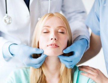 photodune-5497991-plastic-surgeon-or-doctor-with-patient-m-360x276